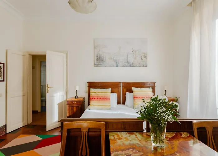Charming In A 1910s Building 2 Min Walk From The Colosseum