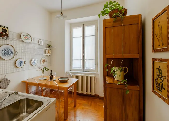 Charming In A 1910s Building 2 Min Walk From The Colosseum דירה רומא